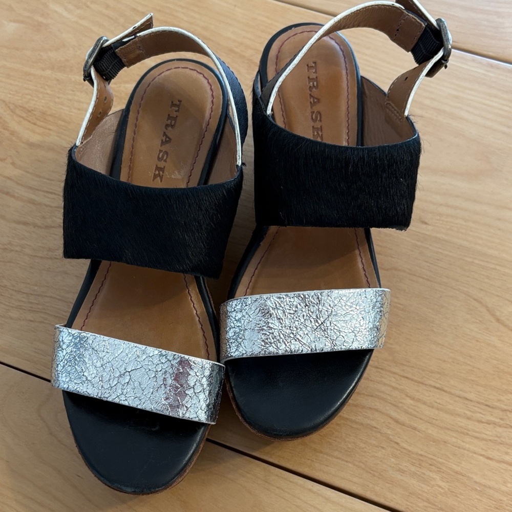 TRASK Platform Sandals. Black Calf Hair Upper & Silver Glitter Front Strap. Sz 7
